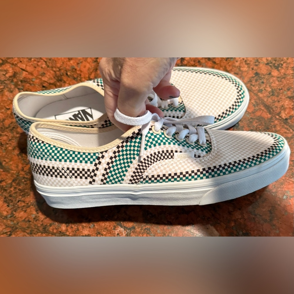 Vans men’s size 9 women’s size 10.5 sneakers beige green black check skater new